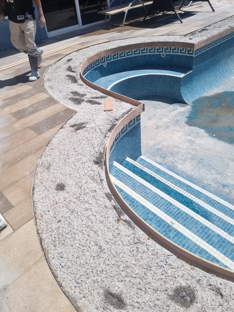 Construcción de piscina de lujo en Costa Rica